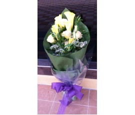 F83 6 PCS WHITE CALLA LILIES WITH ROSES BOUQUET